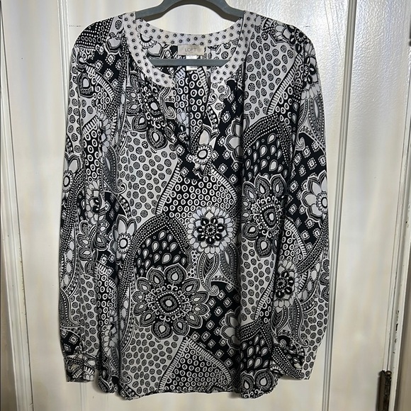 LOFT Black and White Graphic Long Sleeve Blouse - Picture 1 of 4